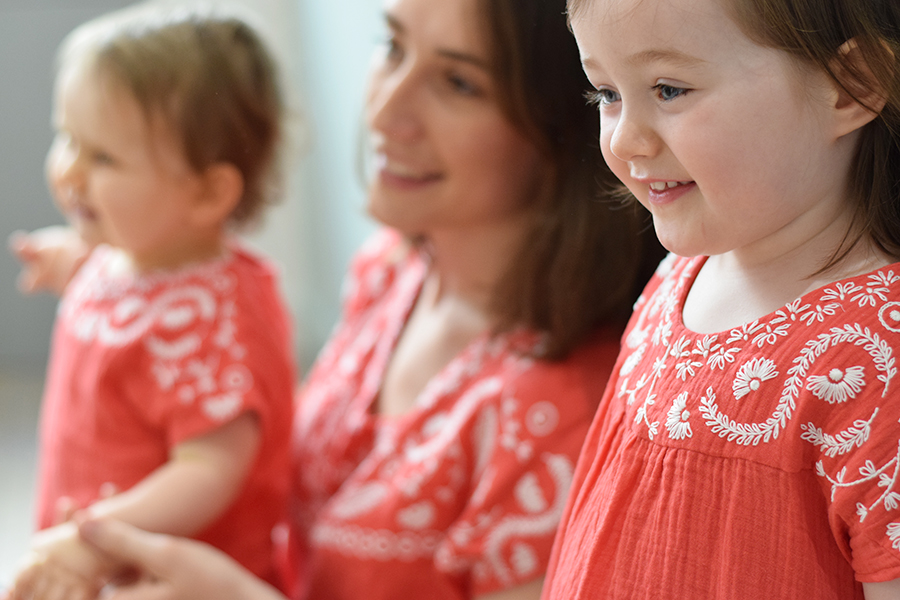 Broderie en tandem : mère et fille, un cours de broderie pour la fête des mères